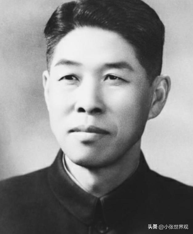 1958年，工作人员将一份上海人事调动文件交到了毛主席的办公桌上。主席翻开一看，
