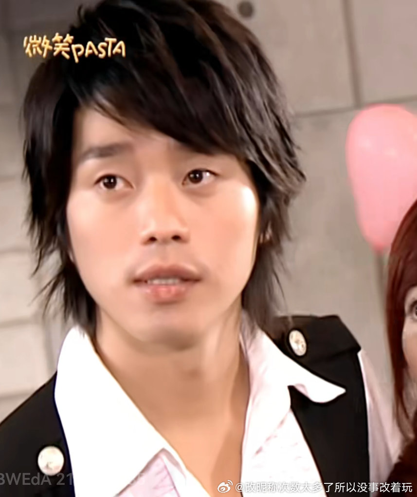 当然何群也是数一的稠男主还不如男二眉眼鼻好 