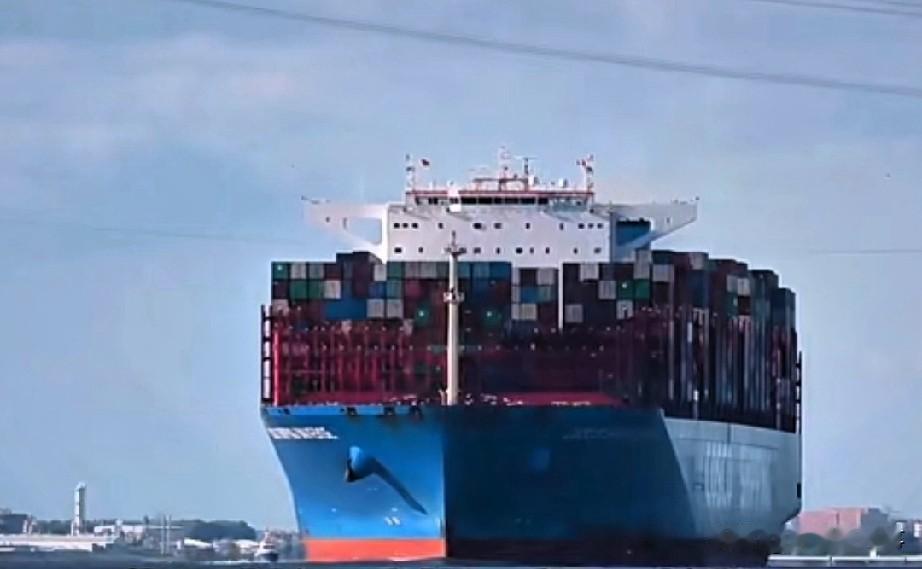 中国海警拦截台湾武器货船这事儿，绝对是维护国家主权的必要之举。台当局用民用货轮运