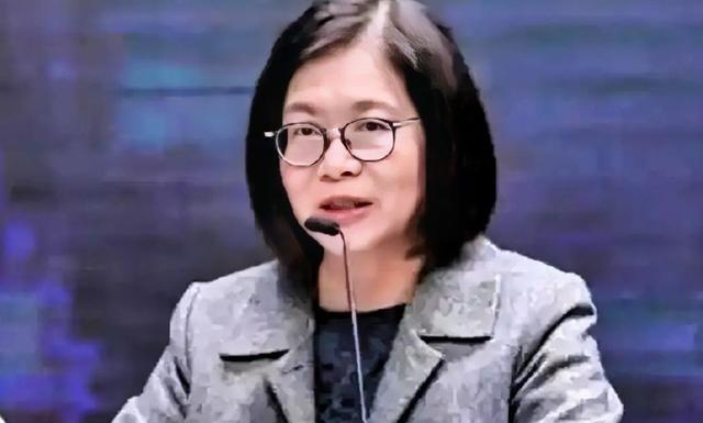 这下好了，台独分子彻底呆住了，陆委会曾表：“太平岛为中华民国的固有领土。”大陆海