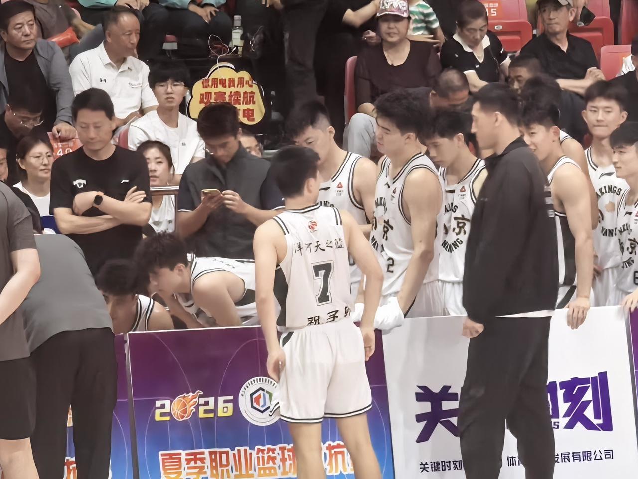 吉林与同曦的热身赛，吉林男篮87：72，战胜了来访的同曦男篮。看上去，吉林男篮这