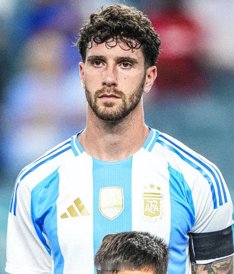 阿根廷球员转会消息 多特蒙德已将马科斯·塞内西视为加强防守的首要目标。由于他的合