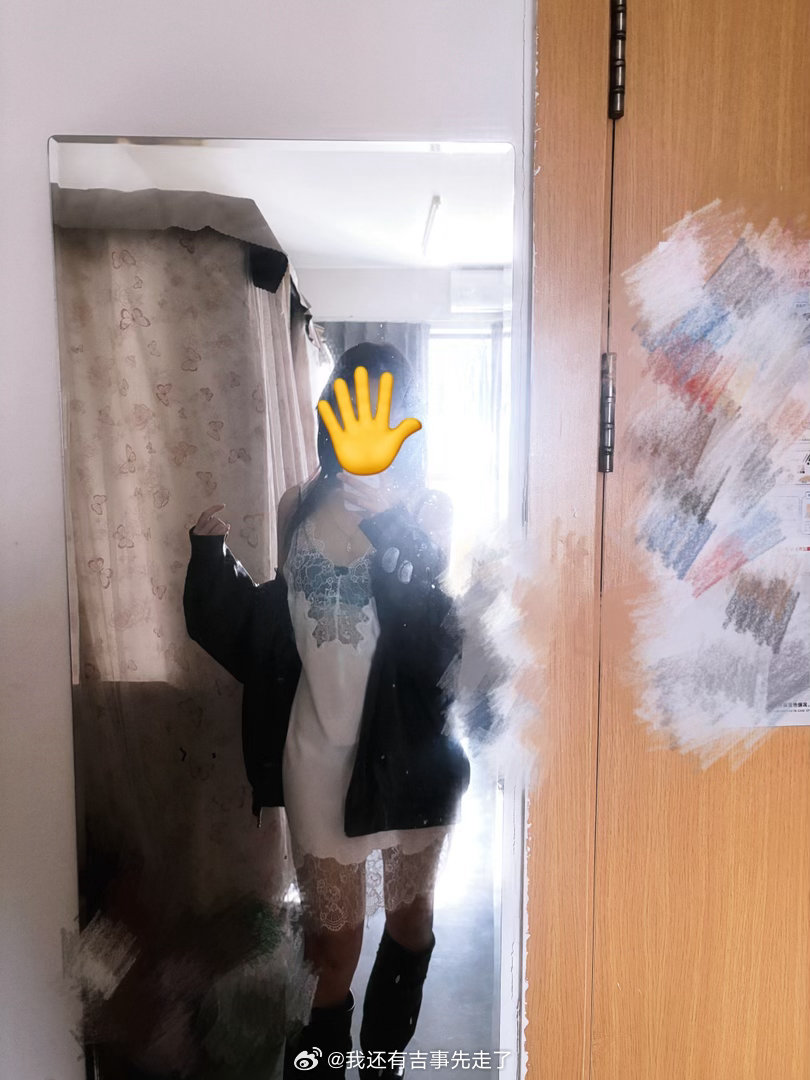 最近染了新发色 还买了新衣服嘻嘻😸 ​​​