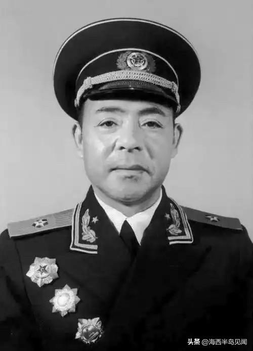 他42岁授衔开国少将。23岁任红四方面军中医院院长，参加长征，西路军西征。33岁