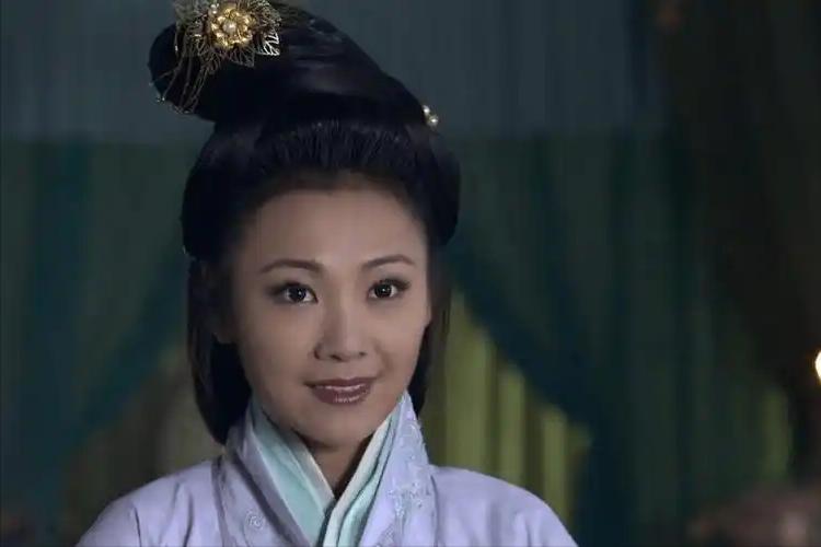 192年，乱军横行的颍川。李傕的兵一路烧杀劫掠，从长安一路砍到关东。他们抓走了一
