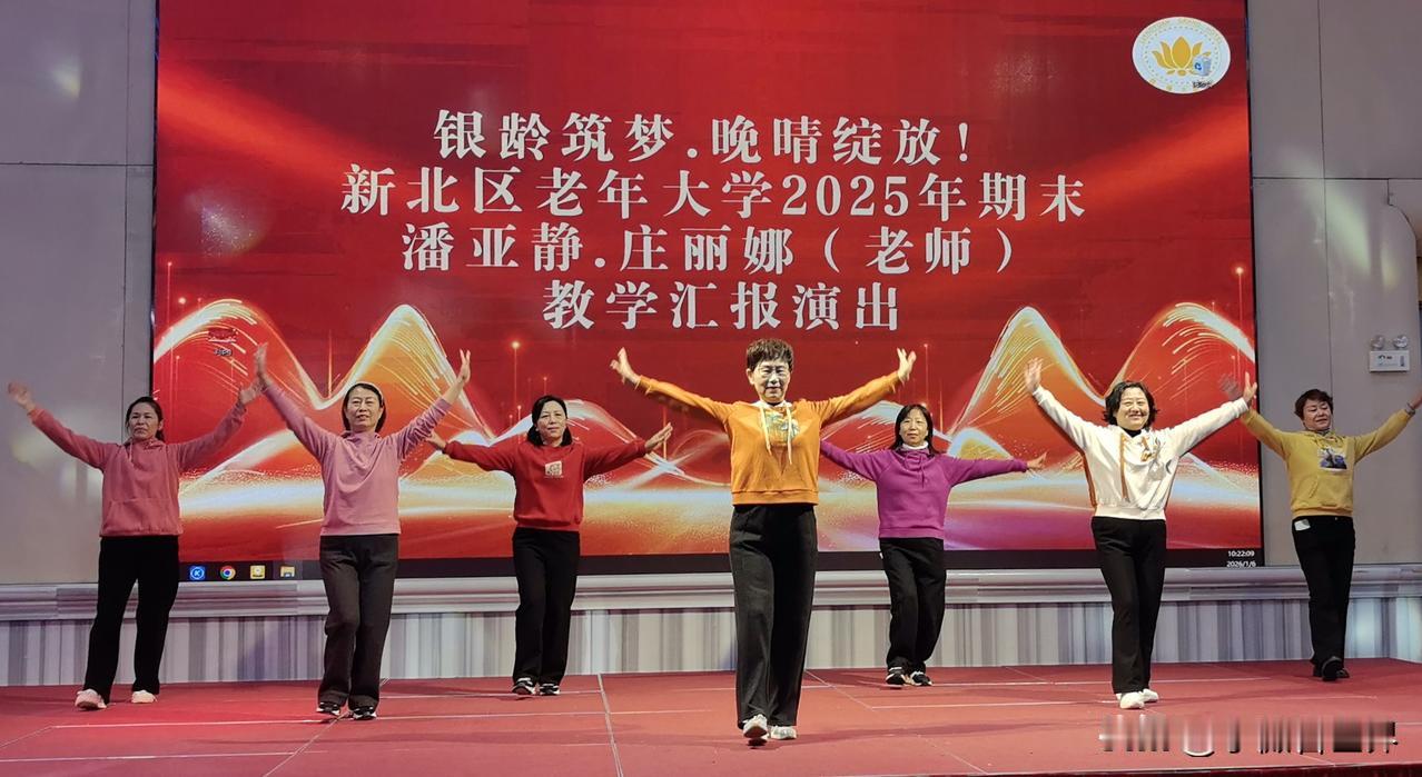 最讨厌这样的阴冬天了！冷风小雨，大地灰蒙蒙，让人只觉得冷飕飕。不过今天我们老年大