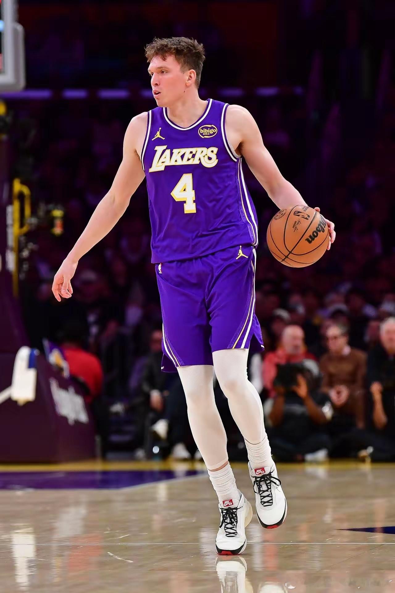 湖人最新报价骑士！湖人队记报道：湖人提出文森特+范德比尔特+克内克特的筹码报价骑