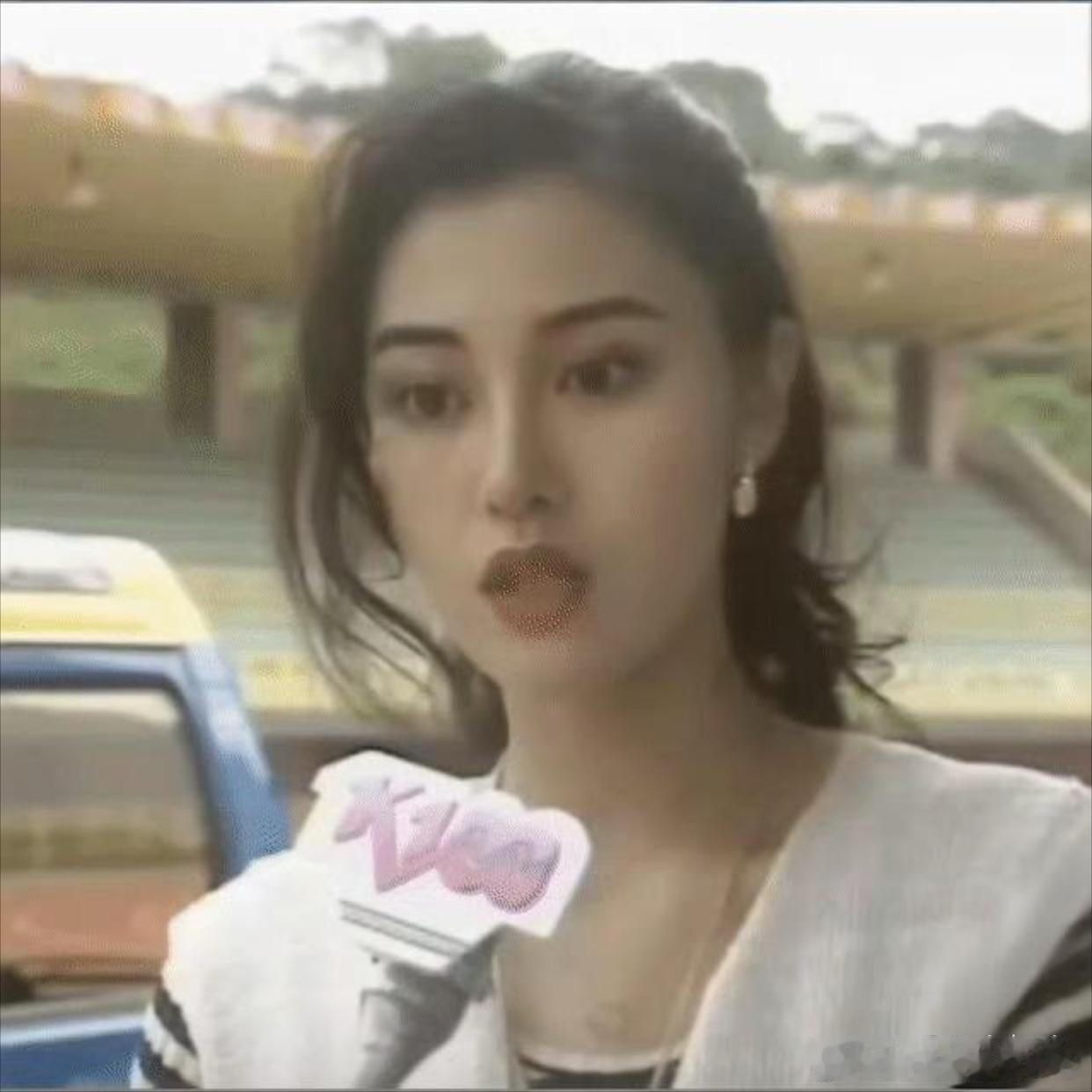 李嘉欣的神颜 像单独开了滤镜一样 