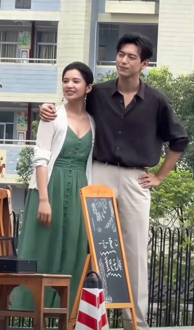 李现张婧仪熟男熟女既视感 