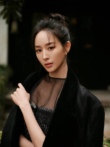 张钧甯东方古典美  姐，你能不能按照这一身妆照去出演东方侠女啊！！是真的觉得专属