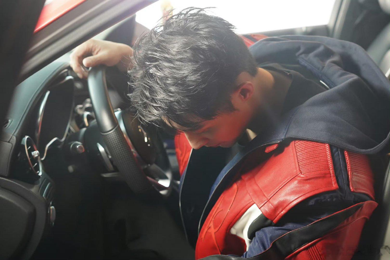 黄景瑜入围百花奖最佳男配初评名单林臻东之所以出圈，在于打破了富二代的刻板印象，黄