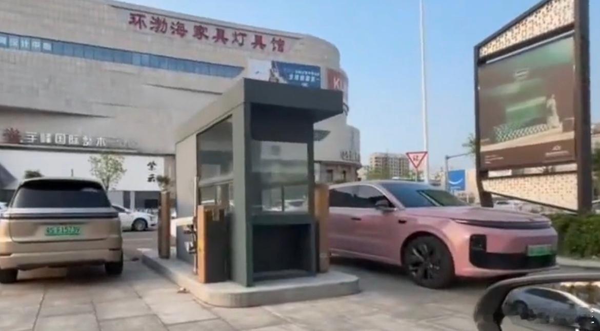 现在的车圈真的让人疑惑，理想汽车都已经跌出前三了，怎么还要在背后搞理想汽车。理想