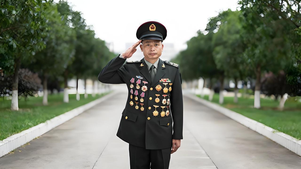 当兵37年，全军只出了他一个。战士服役上限是30年，能满期退役的比将军还少。高玉