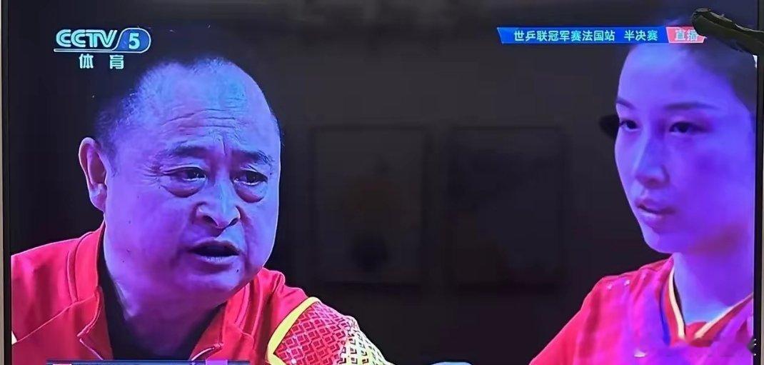 钱天一半决赛暂停，竟全程背对着教练！​半决赛关键局，教练急叫暂停，钱天一却背对着