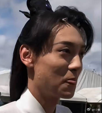 田雷蹭F1抢座被赶 至今0媒体采访 还不知道为啥吗 不想跟没去过VOGUE年会的