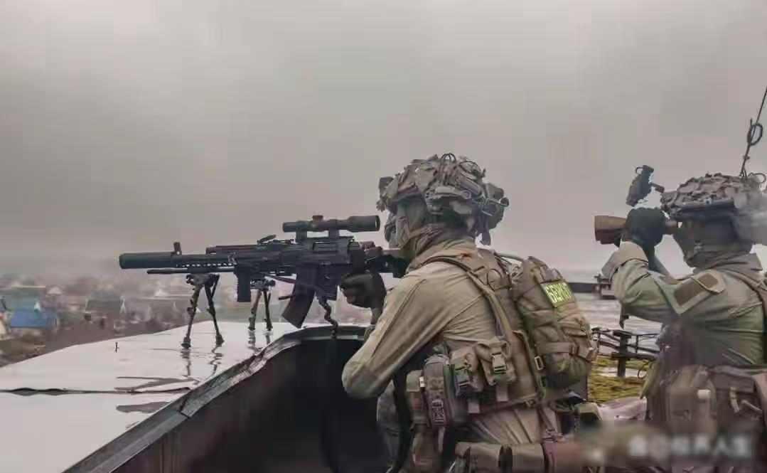 快讯！红军城陷落，俄军数字存疑，地下藏兵成谜。
2025年12月初，俄军宣布占领