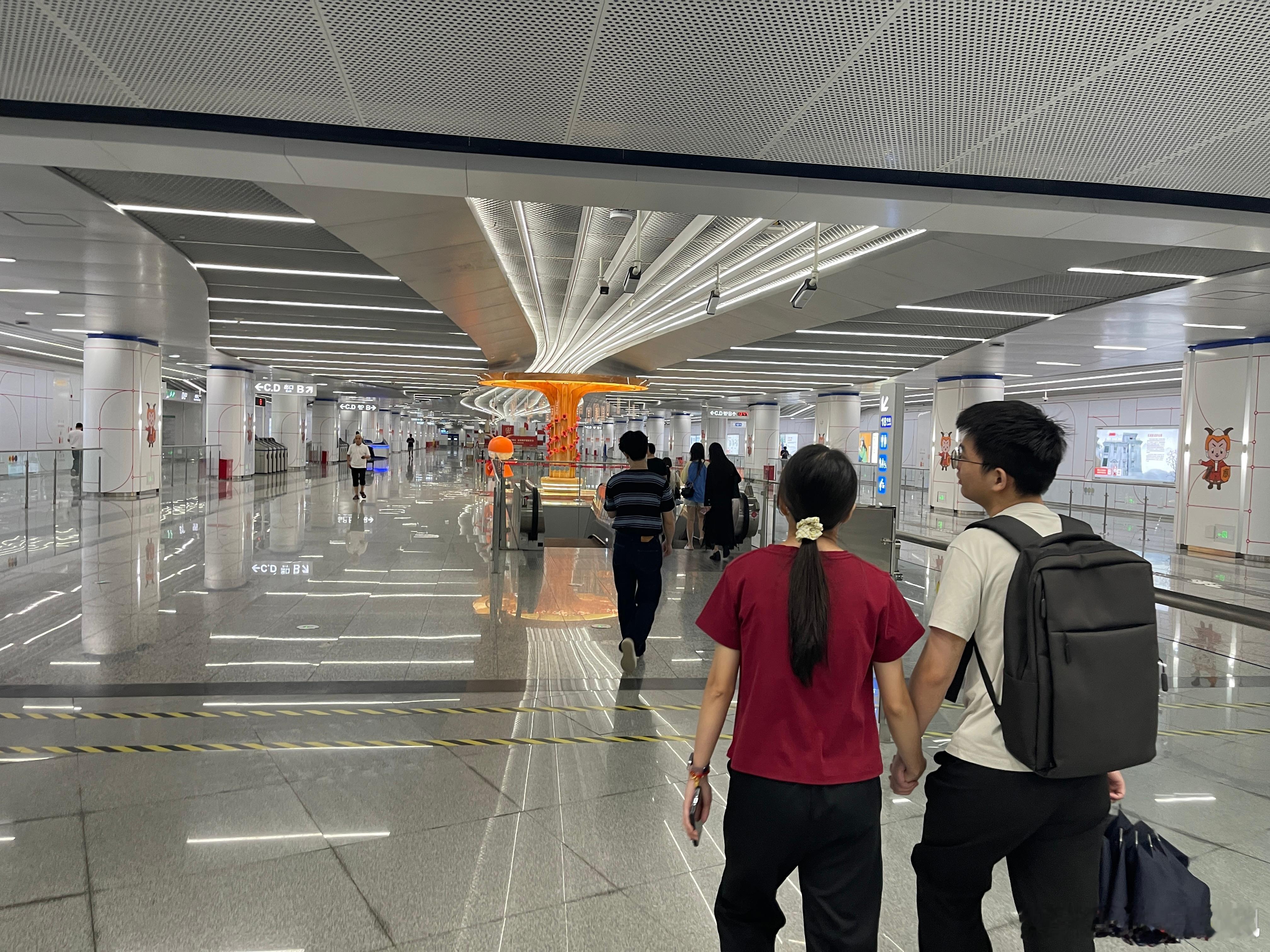 这不是地铁，这是高铁 ​​​
