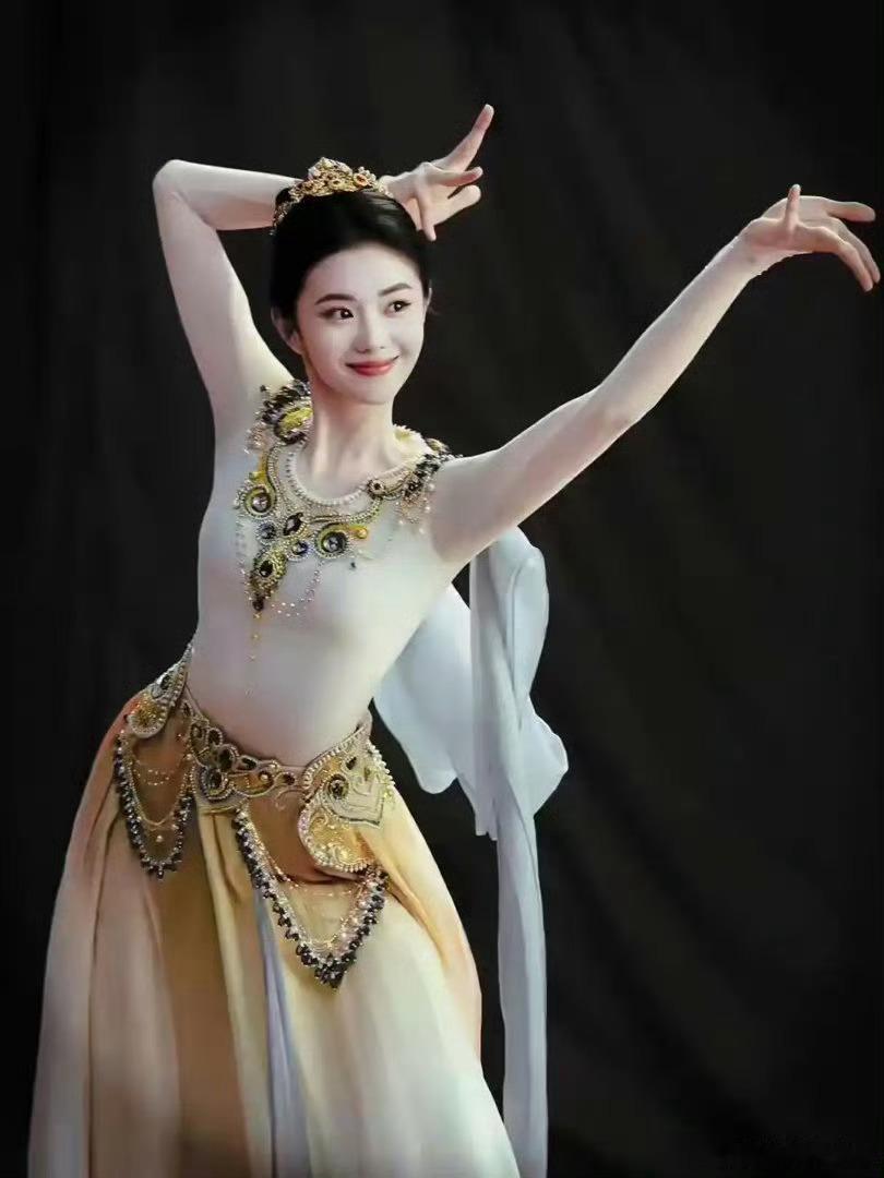 刘浩存00花的顶级排面 作为00后女演员，既有央视重磅项目加持，又有票房实绩支撑