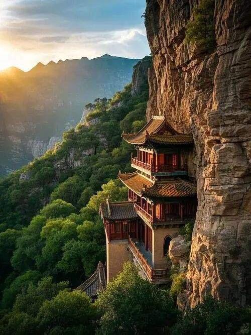 老驴游北岳，
新月釣寒江。
横批：《游北岳与钓寒江》