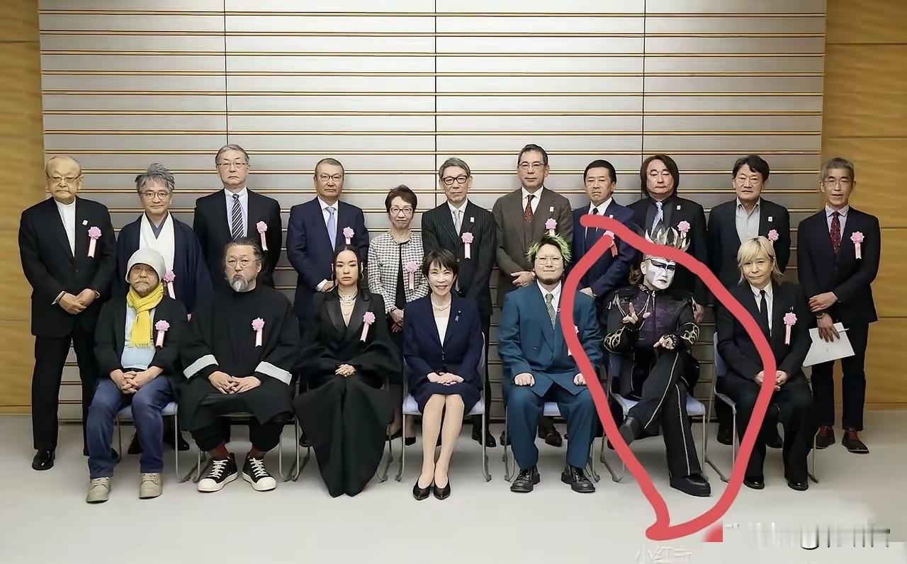 竟然没放在 C 位？日本圣饥魔的主唱找慕根本不把高市早苗放在眼里，没把他放在高市