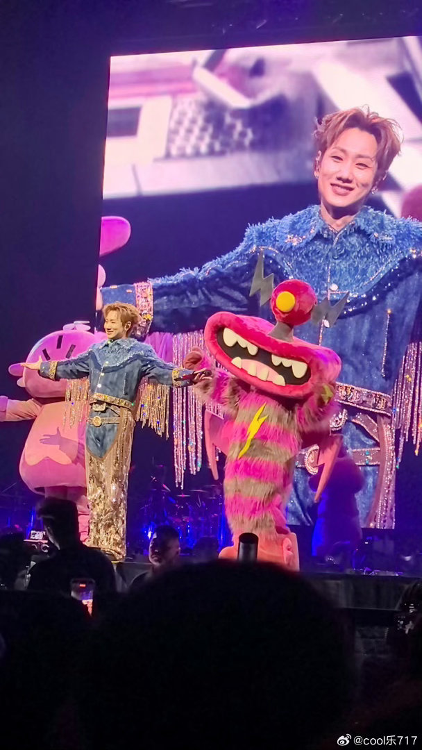 汪苏泷黎明降临之前新rap好绝反复回味汪苏泷新加坡场的神级舞台，《黎明降临之前》