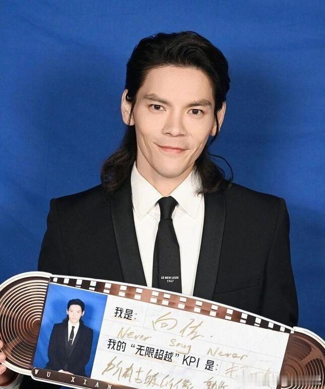 #向太正联系晓华给向佐理发#向太也看不下去向佐的头发了，联系发型师晓华帮他整个容