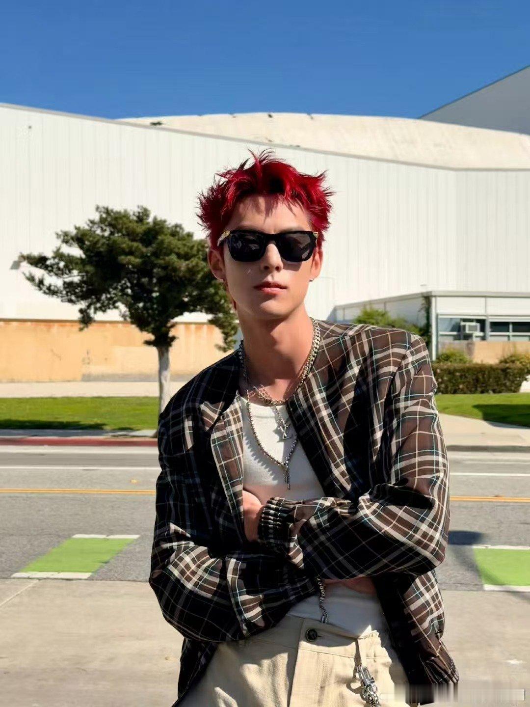 王鹤棣家也开店所以懂帅厨的年 王鹤棣谈及帅厨的年，满是理解与关怀！自家开店岁月，