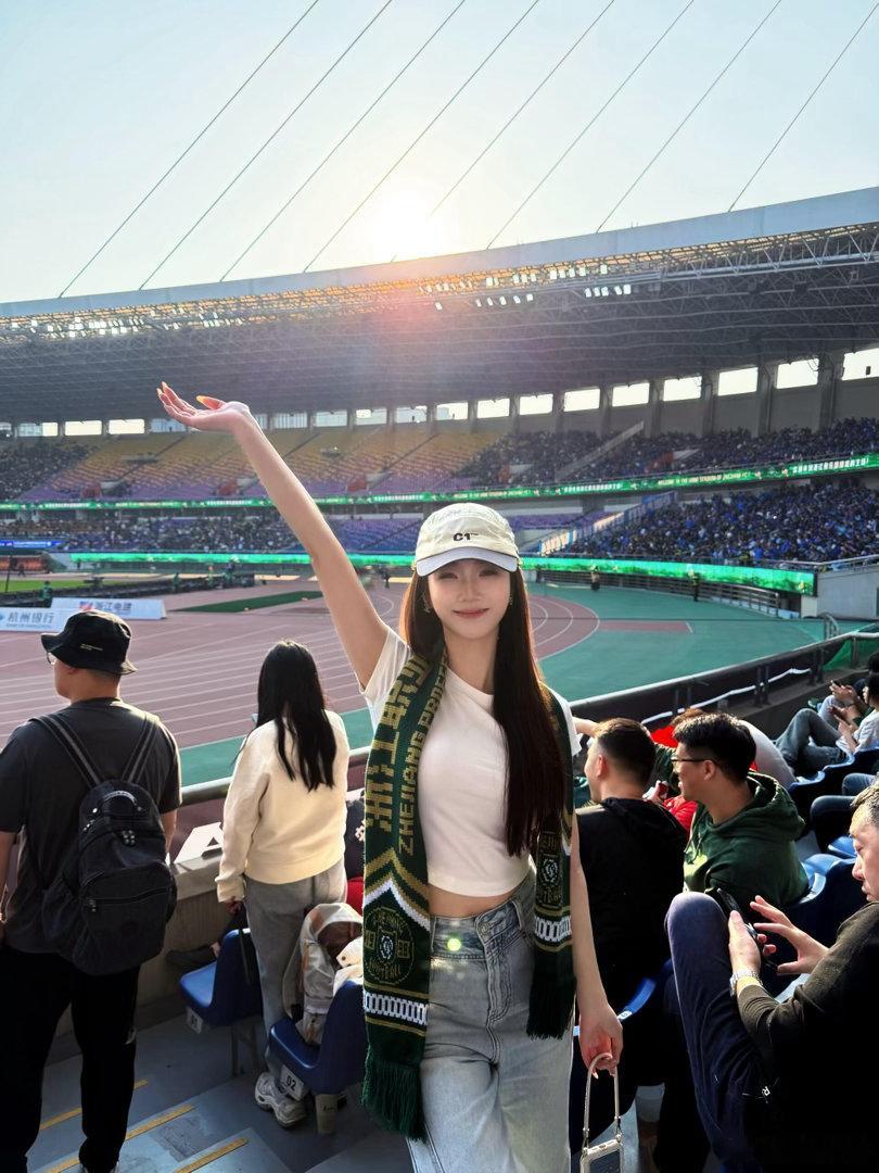 今晚，41岁的C罗迎来第六届世界杯首秀，是扬眉吐气的好时机，还是会被热搜的压力所