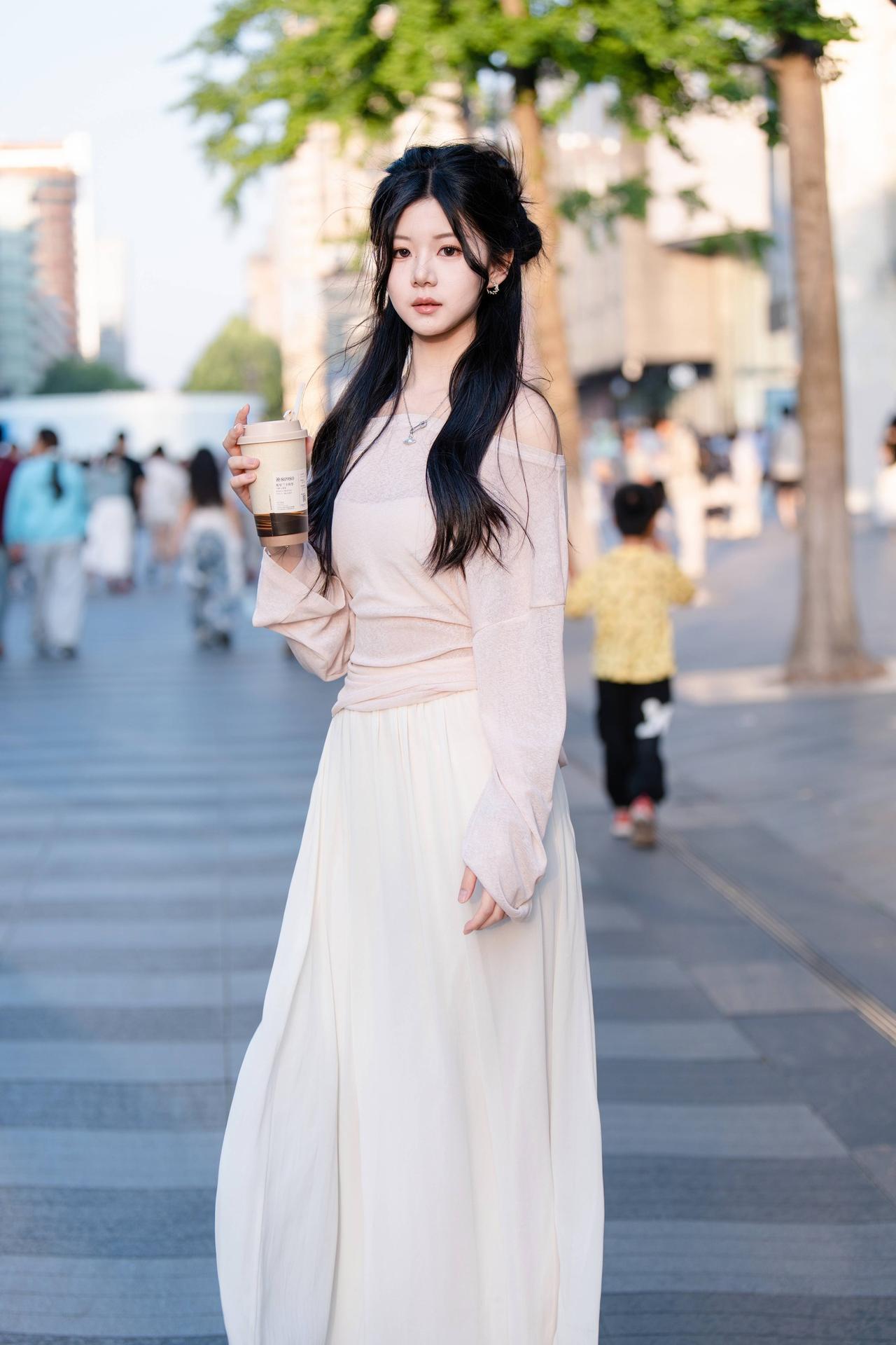 保持微笑保持热爱，生活再忙也别忘了好好照顾自己呀。微笑日常 女生自拍 治愈笑容 