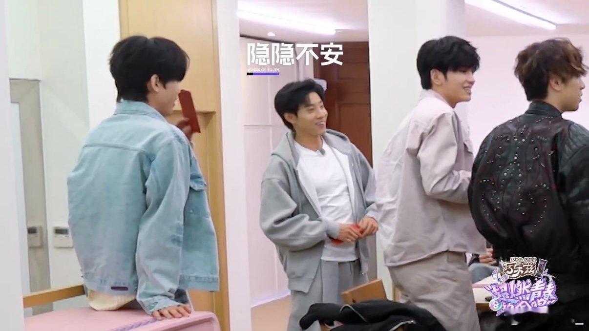 男生宿舍进霸总了 趣味满满的宿舍日常，强制合宿甜度超标，没有剧本刻意感，少年们随