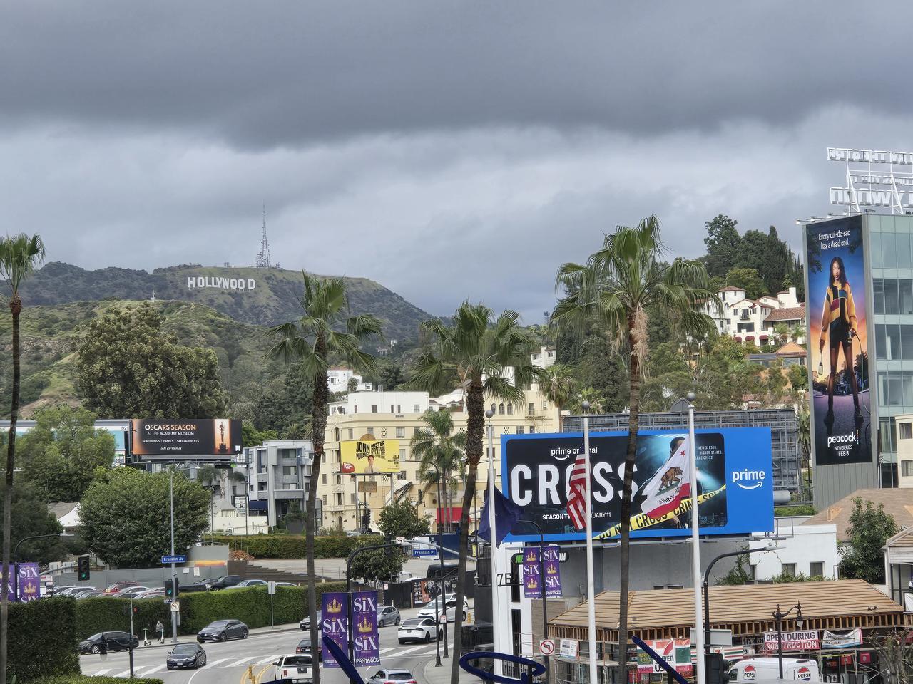 孙女春节期间，过得有意义。兴致勃勃逛了美国洛杉矶环球影城，到好莱坞拍摄现场，体验
