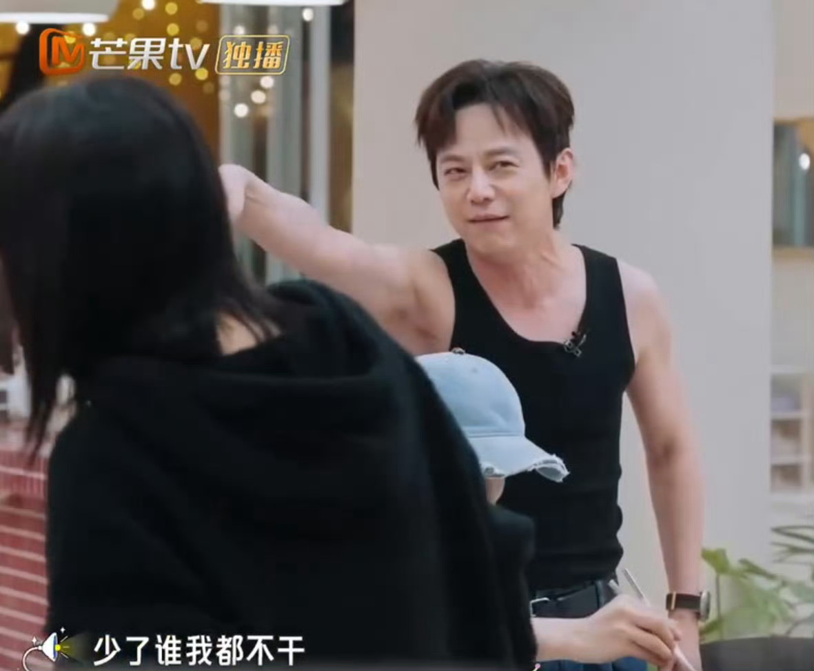 除了何炅老师，感觉少了谁都行[doge]哈哈哈哈（开玩笑的）都很喜欢滴 ​​​