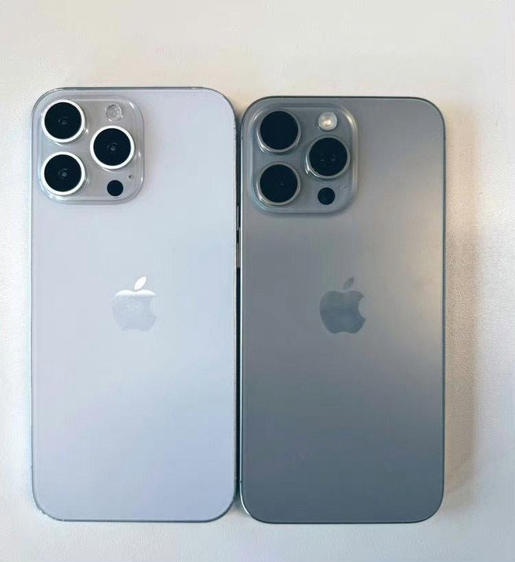 有海外网友晒出了iPhone 16 Pro Max的机模，看上去要比iPhone