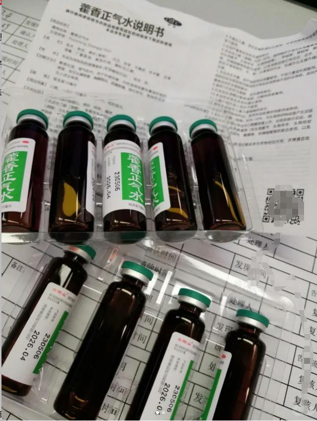夏天最需要的是防寒
夏日阳气走表，腠理疏松，这个时候空调、电扇等虚邪贼风往往会趁