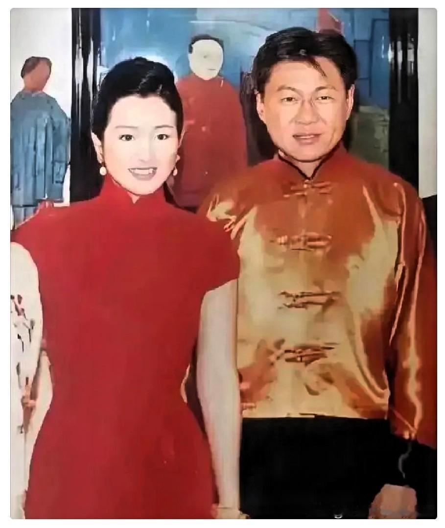 1996年，巩俐嫁给新加坡烟草大王黄和祥。那时31岁的巩俐初婚，满心期待与对方白