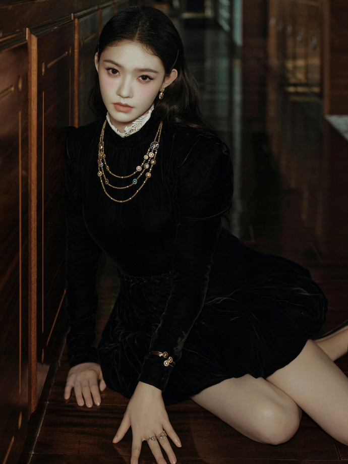 #林允复古千金大小姐#  今天也是美貌营业的一天呀，林允复古千金大小姐妆造真的是