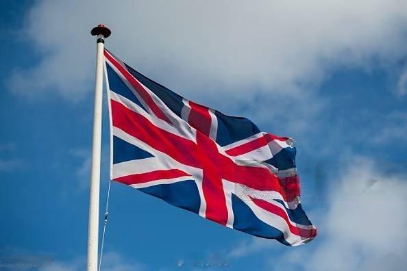 重大消息：英国前王子安德鲁因涉嫌与杰弗里·爱泼斯坦有关的公职不当行为而被逮捕。海