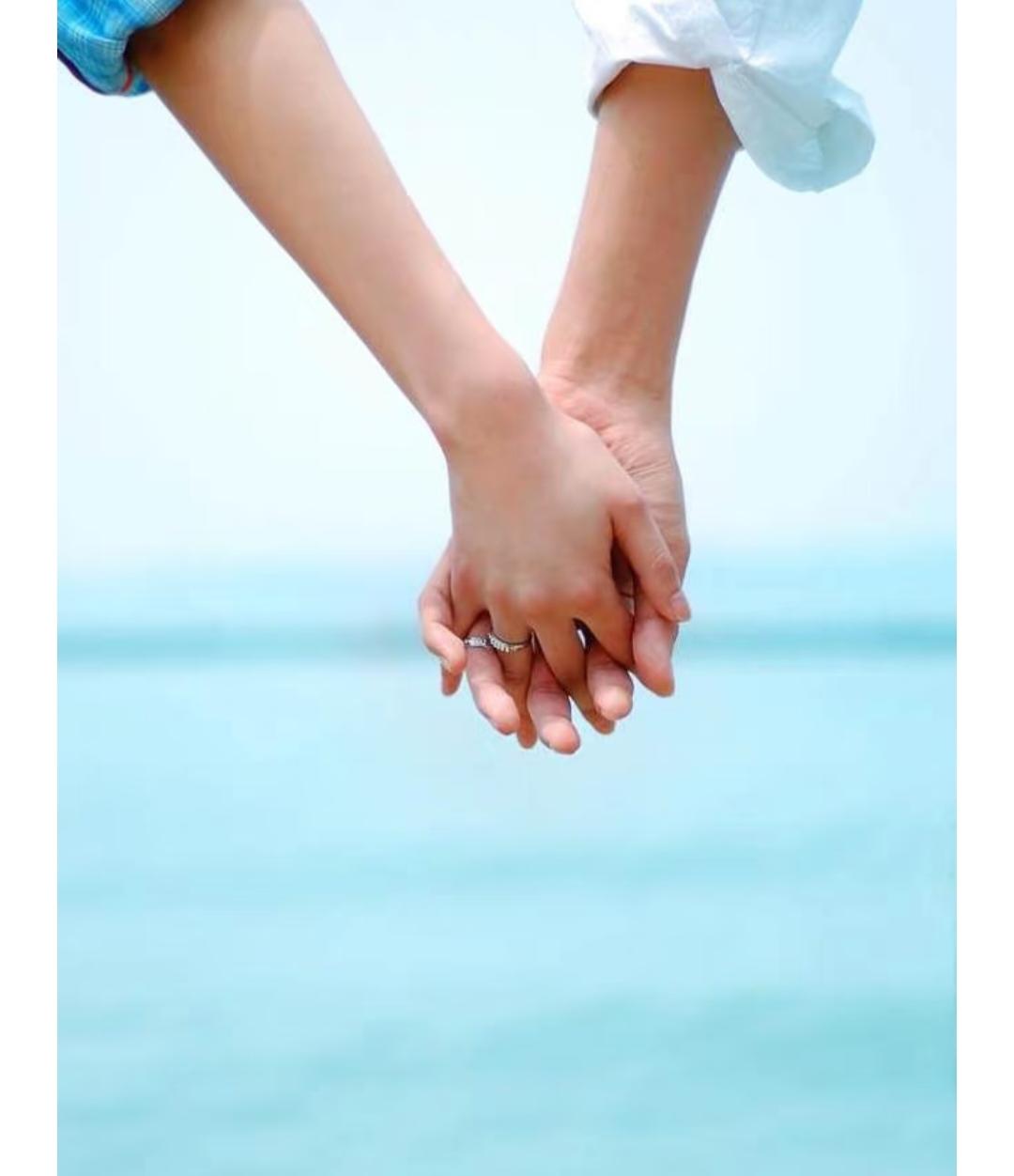 人到中年   何谓夫妻?
现在我敢打赌98%的中年夫妻
表面上是夫妻
但各吃各的