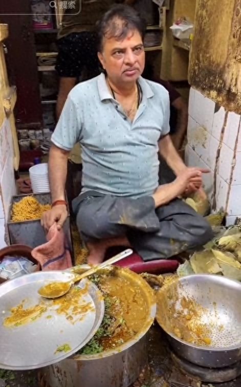 中印边境士兵交换糖果千万不要吃啊，小心中毒就算他们没有故意投毒，搞不好也是大肠杆