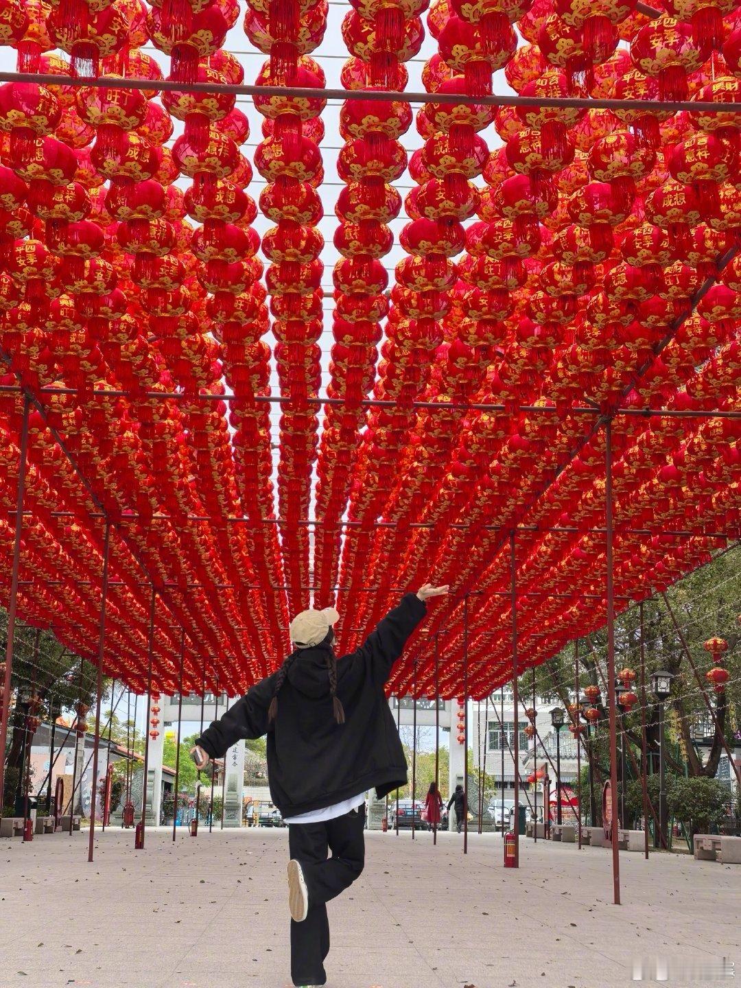 杨幂元宵节随拍 杨幂元宵节随拍来啦～“巳巳如意”的汤圆好可爱啊！大幂幂去福建过元