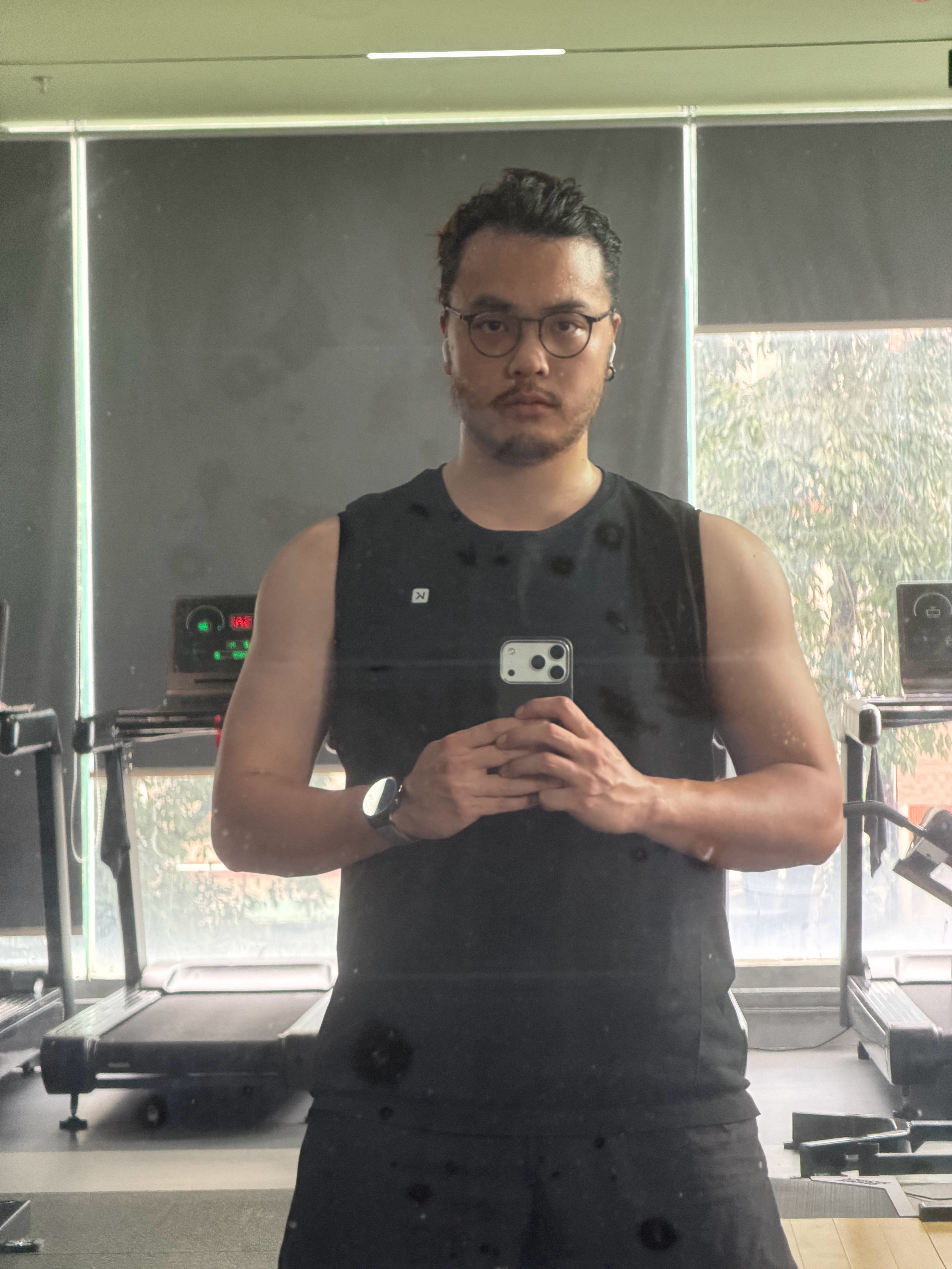 跟着训记的Ai 计划已经练了三个月 有一点点线条了 但是体脂还是太高了 饮食一直