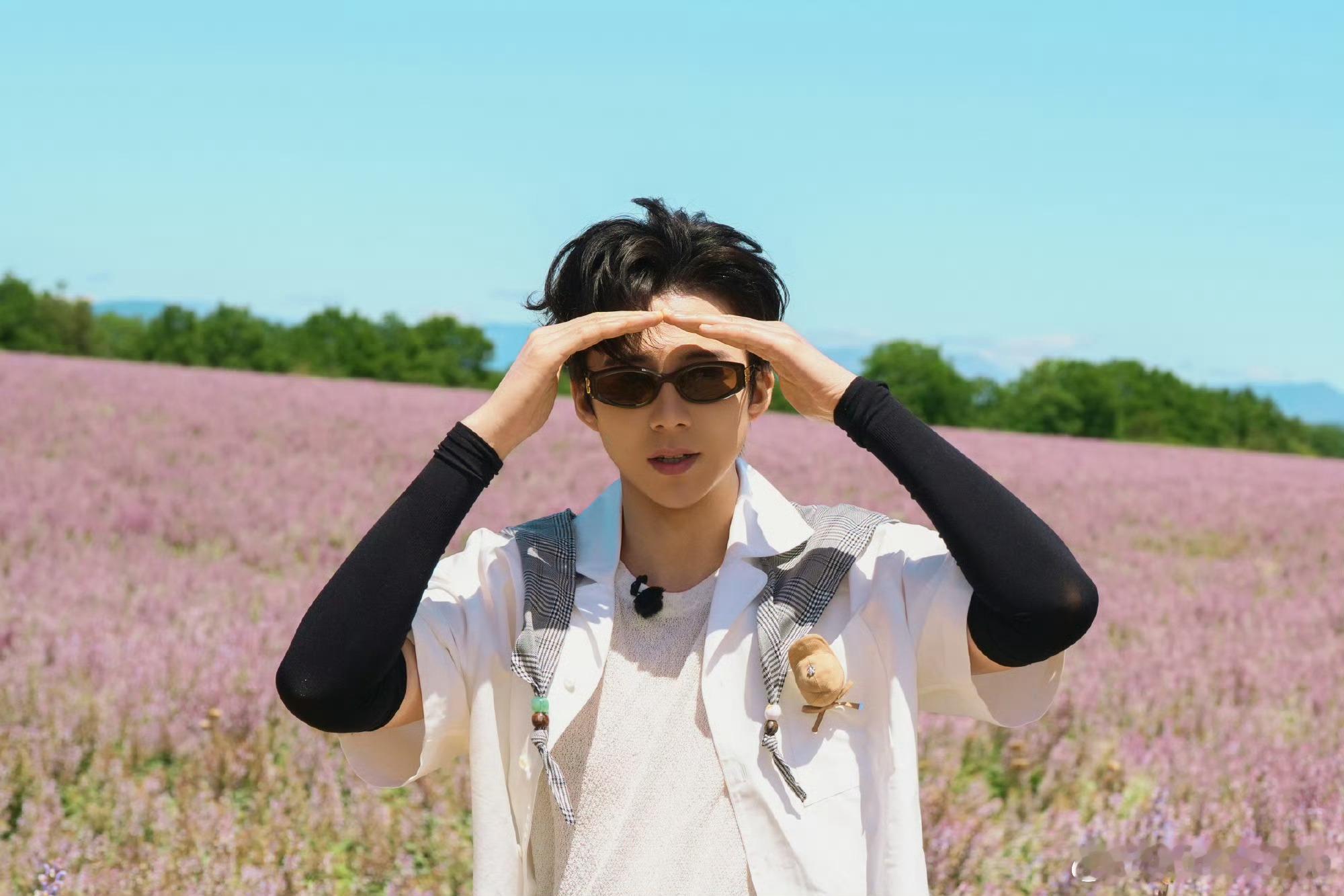 对面的小伙儿你看过来看过来看过来，不要被我的样子吓坏😈，其实我很可爱