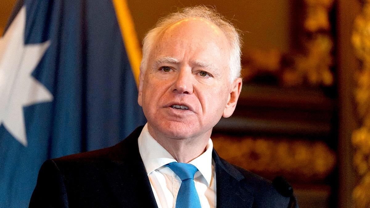 上周要他走，本周赞他牛！明尼苏达州长沃尔兹上演“变脸”大戏！

近日，美国明尼苏