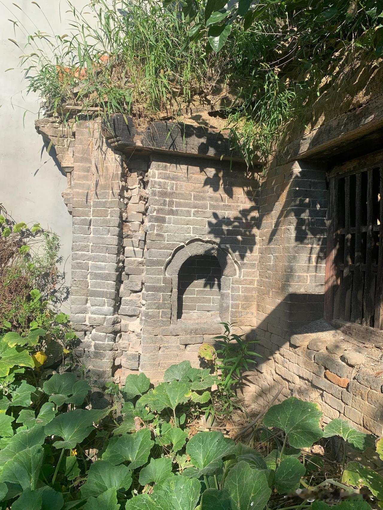 位于山东滨州惠民县魏集镇周家村很多年前曾有座庙，听村民说还是两层的！现在已经破落