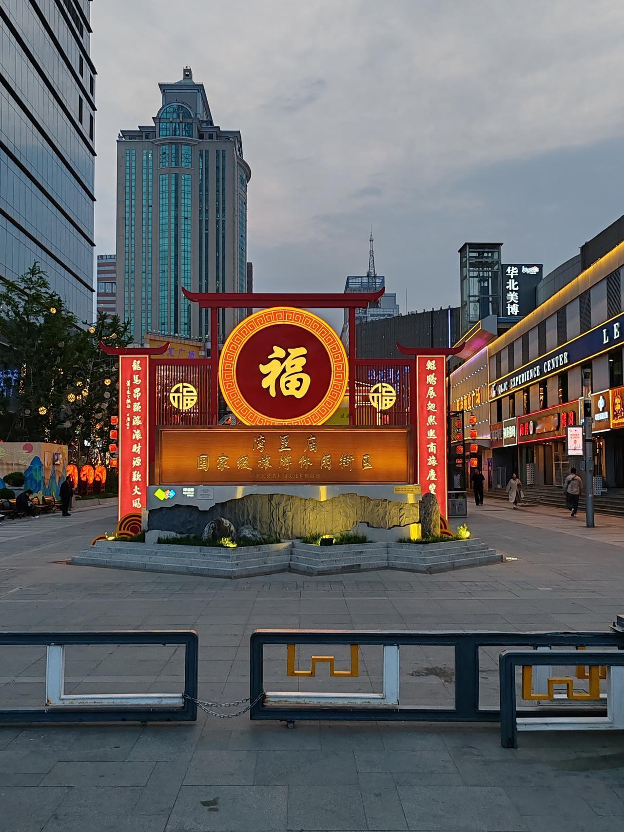 节俭是中华民族的美德，可生活体验也是人生的一大乐趣。挣钱是为了生活，不是为了存。