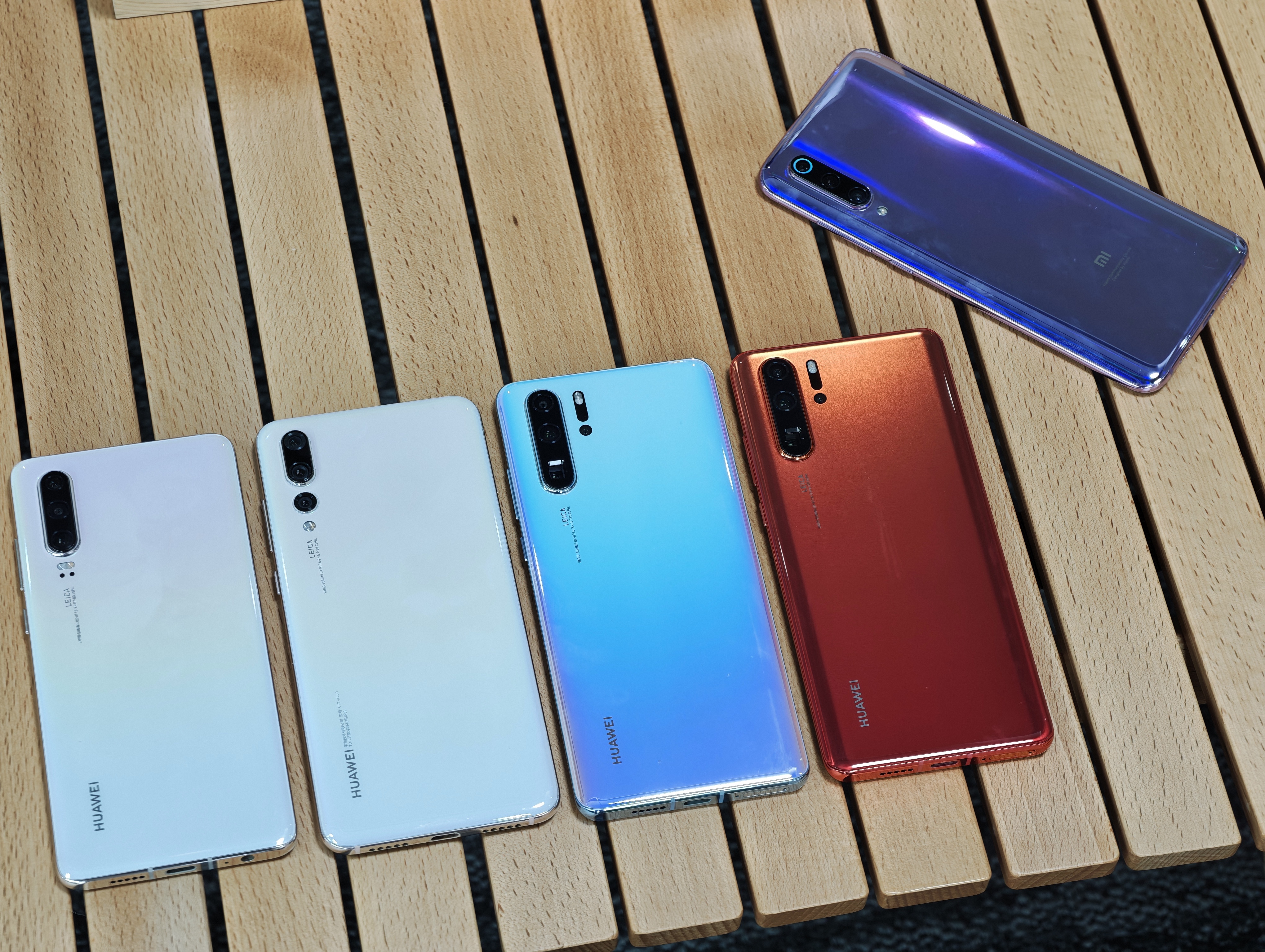 时尚就是一个轮回啊，渐变色它又来了，大家觉得Pura 90会引起下一股渐变热潮吗