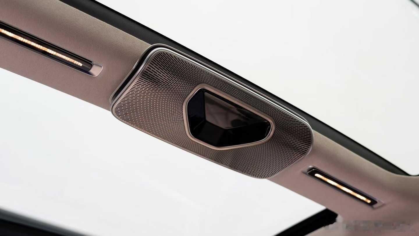 迈巴赫S680 原厂双色，23年09月落户、7000公里 ​​​