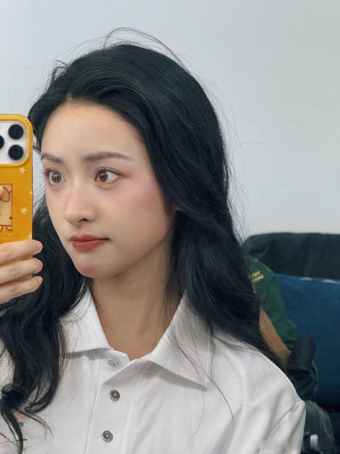 沈月撞档沈月 一听到庆历年就背课文，沈月这波童年 DNA 狠狠动了，太有共鸣！ 