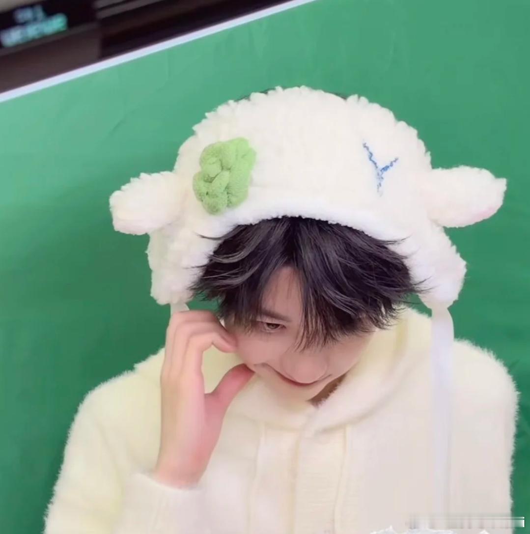 这是谁家的小羊呀 