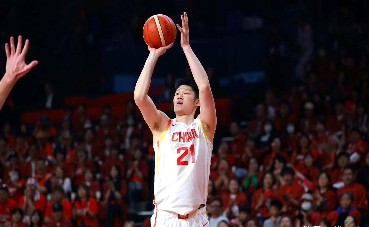 最后两秒，胡金秋抢下那个该死的篮板，一记暴扣砸进篮筐。整个替补席炸了，有人当场飙